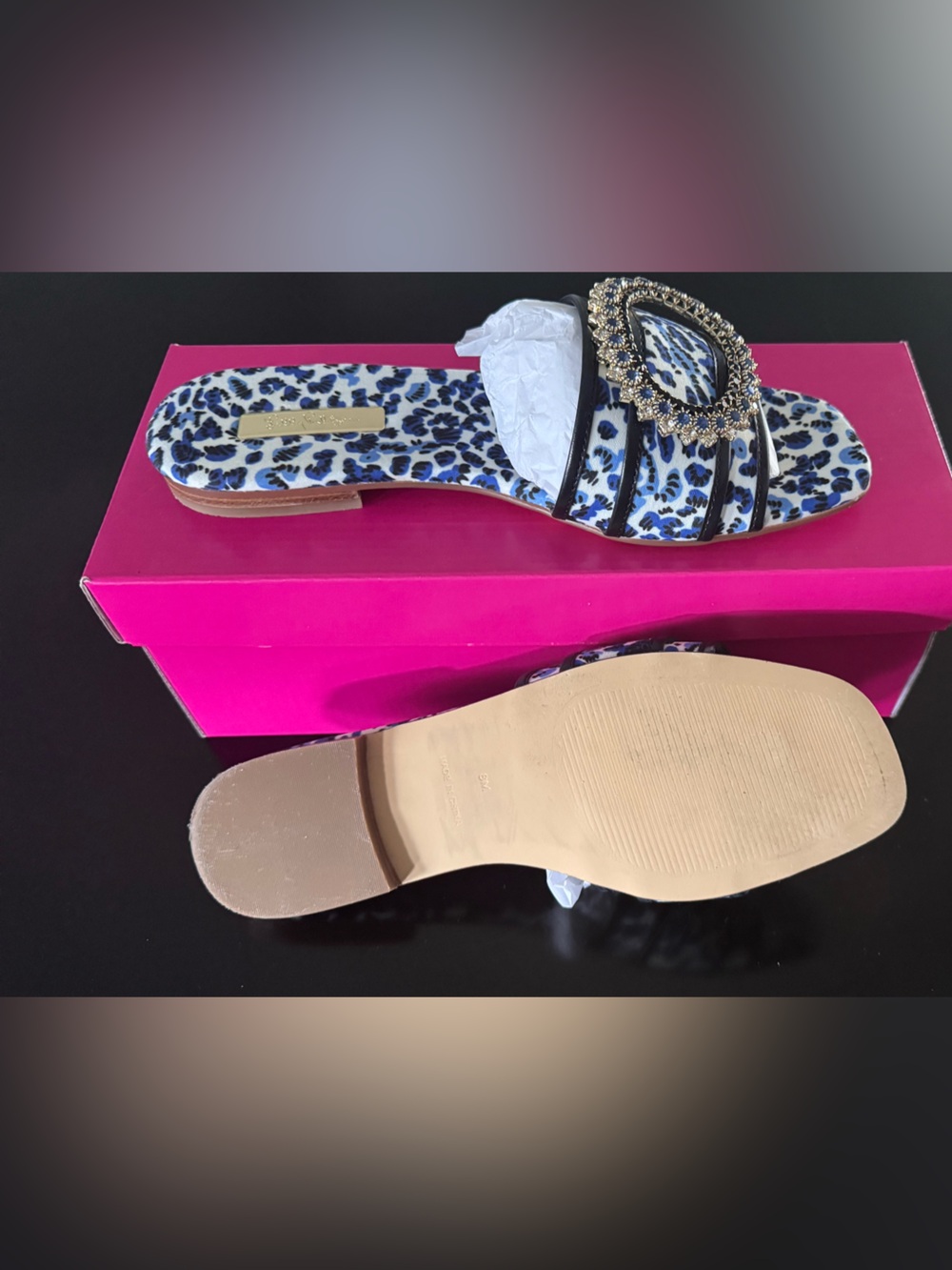 Lilly Pulitzer Dayna Slide Sandal with sparkly buckle. Size 8.